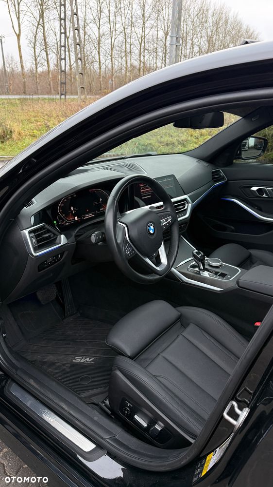 BMW Seria 3 330i xDrive Edition M Sport Shadow - 20