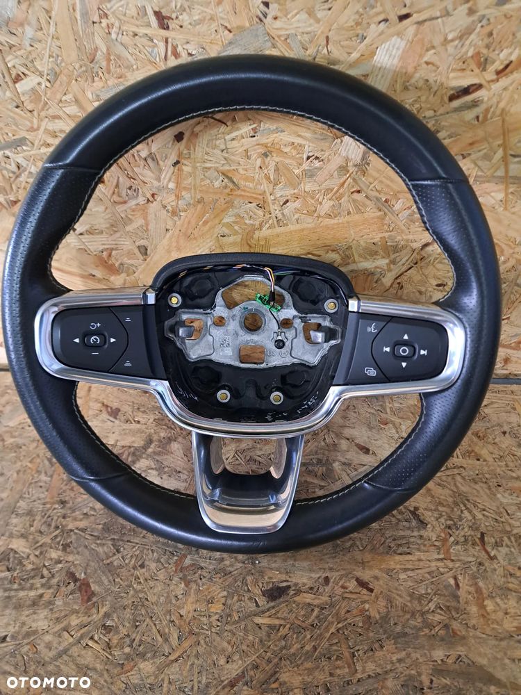 KIEROWNICA VOLVO XC40 34232263C - 1