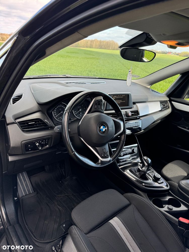 BMW Seria 2 218d - 7