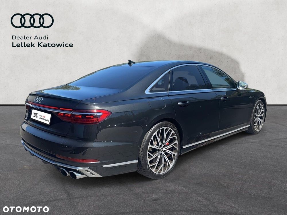 Audi S8 - 8