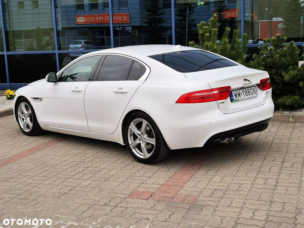 Jaguar XE 2.0 D180 S - 3