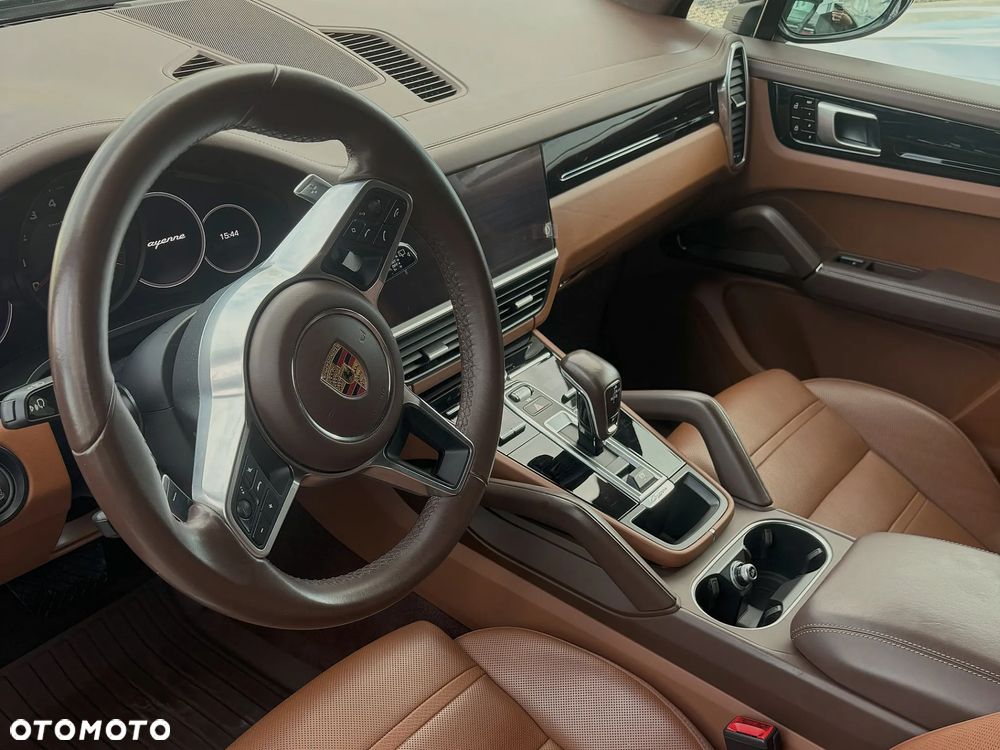Porsche Cayenne - 9