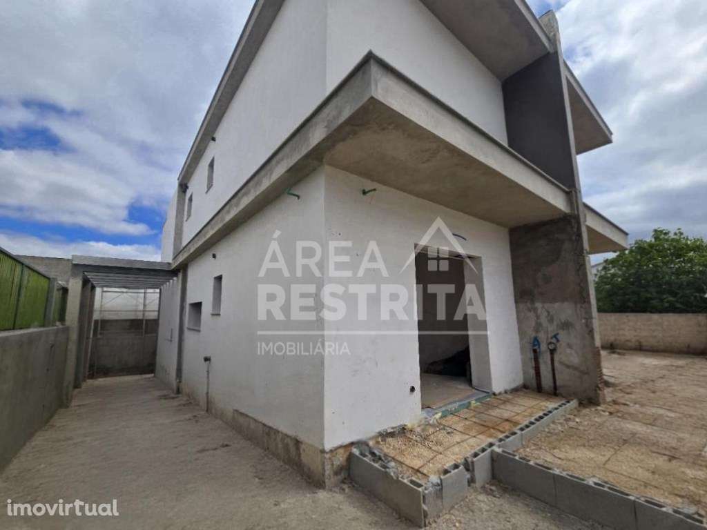 Moradia Geminada T3 c/2 Suites e Pérgula, em Fernão Ferro - Grande imagem: 3/24