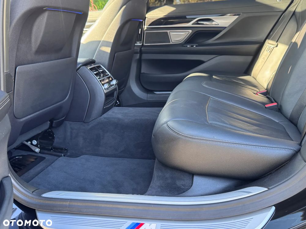 BMW Seria 7 740i - 33