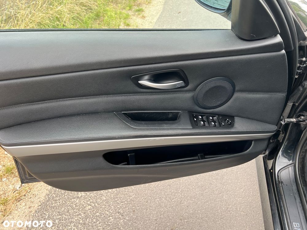 BMW Seria 3 320d DPF Touring - 20