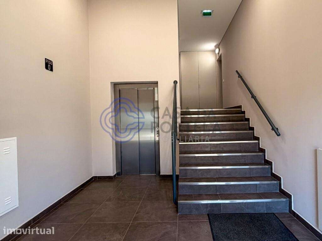 Apartamento T2 com Rooftop Privativo e Vista Mar – Montenegro, Faro - Grande imagem: 2/38