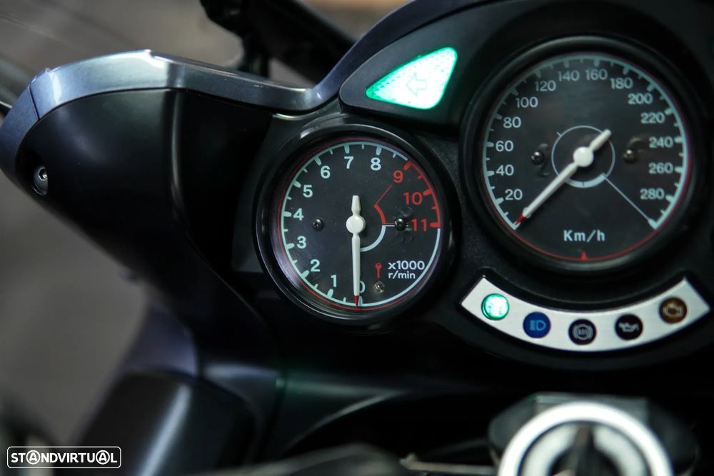 Yamaha FJR 1300 - 36