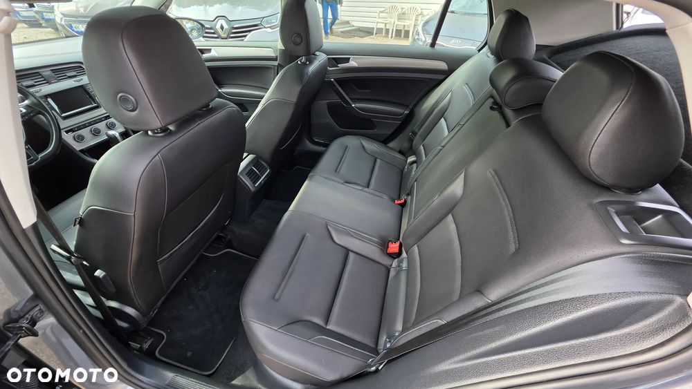 Volkswagen Golf - 10