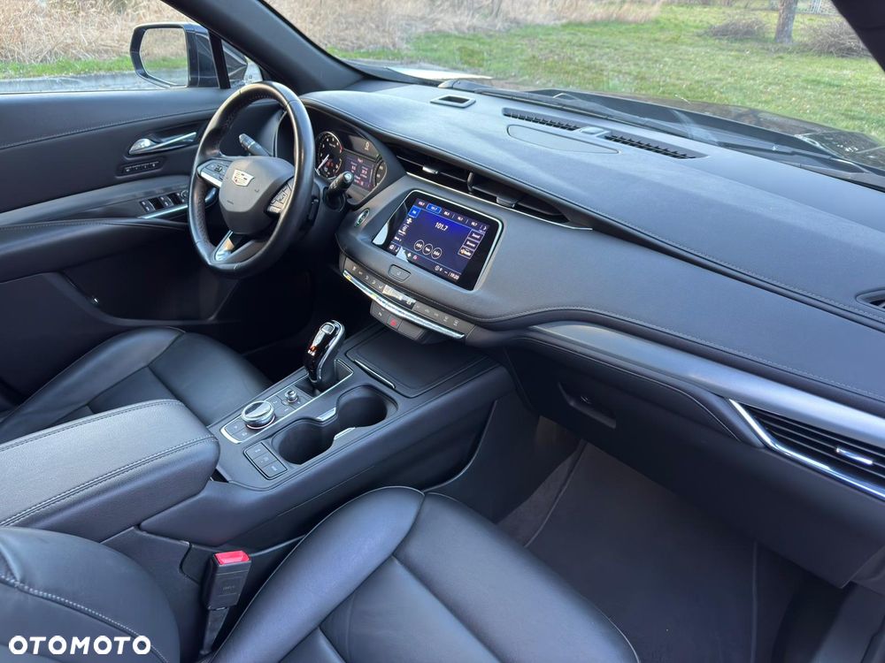 Cadillac XT4 350T AWD Premium Luxury - 26