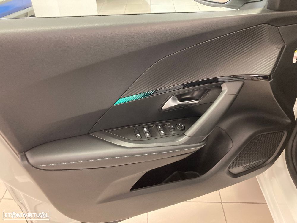 Peugeot 2008 1.2 PureTech Active Pack - 17