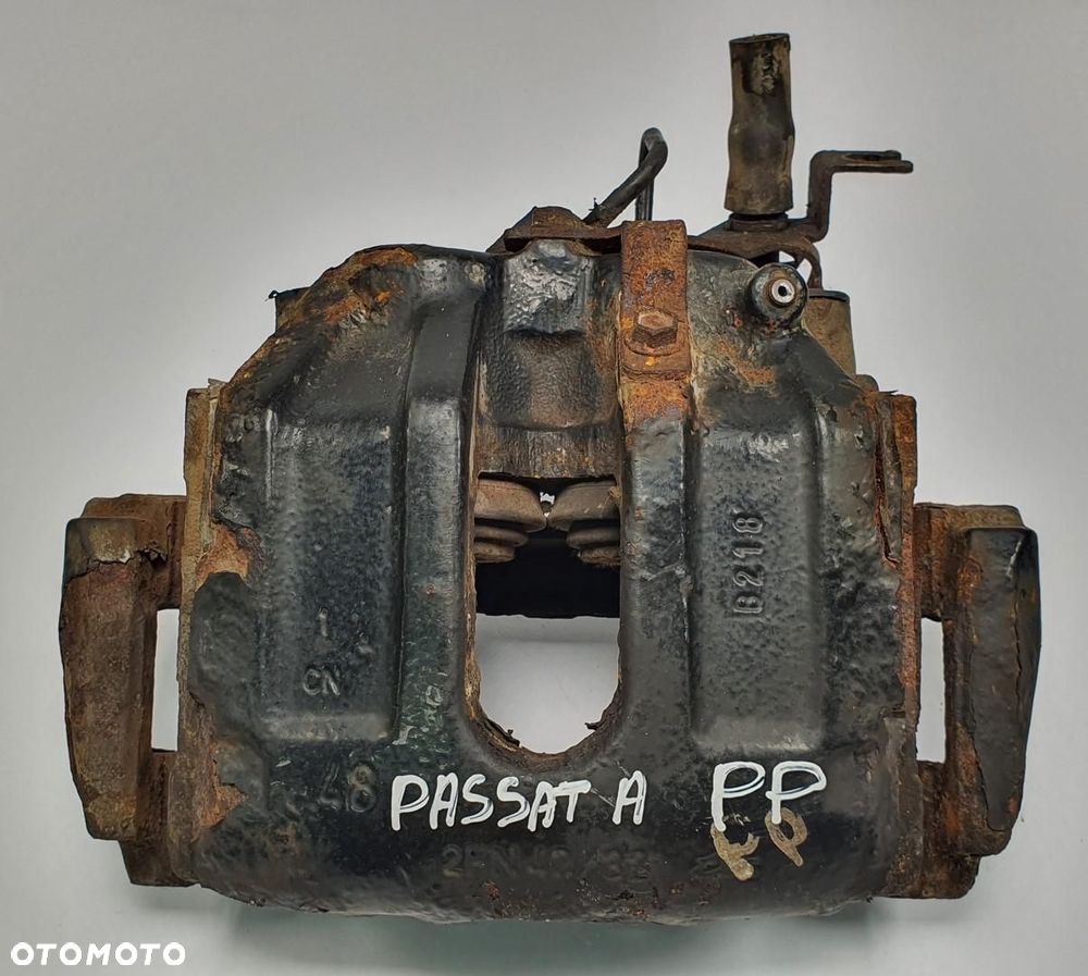 ZACISK HAMULCOWY PRAWY PRZÓD PRZEDNI VW PASSAT B5 W8 - 1