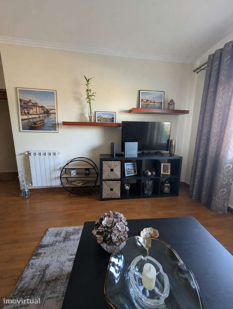 Apartamento T2 com Lugar de Garagem em Pedroso - Grande imagem: 2/17