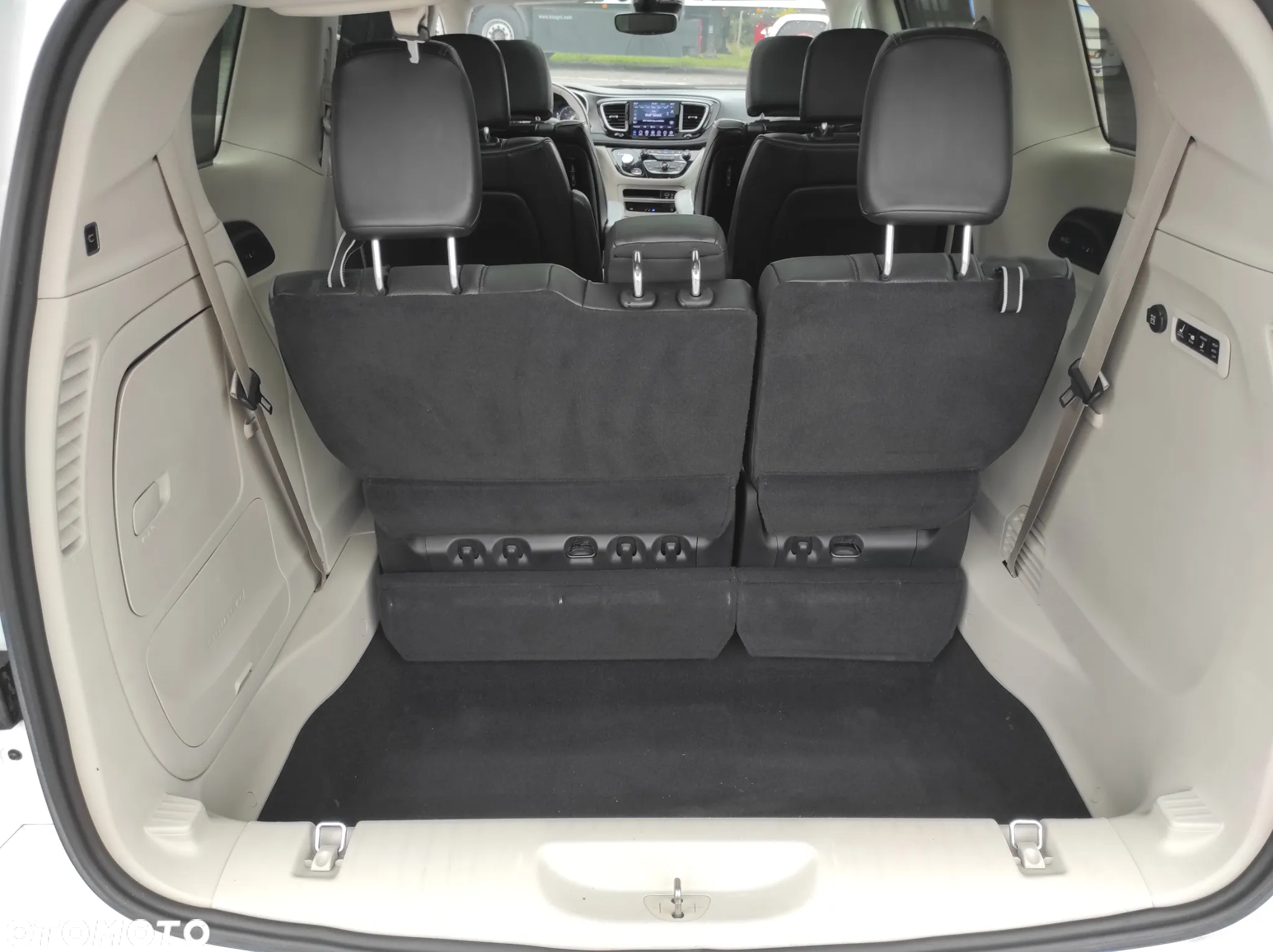 Chrysler Pacifica - 22