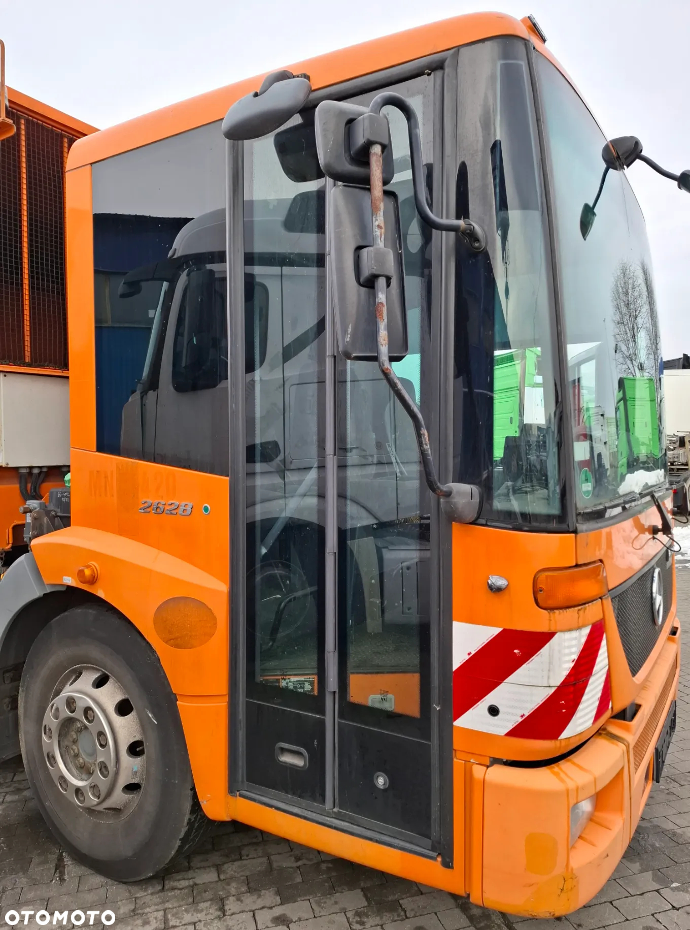 Sprzedam na CZĘŚCI Mercedesa-Benz Econic 2628 z zabudową śmieciarki HALLER - 2