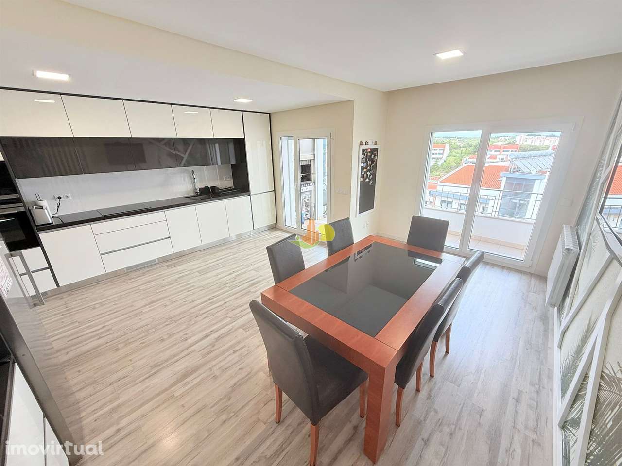 T4+1 Duplex com garagem dupla e terraço privativo - Grande imagem: 2/45