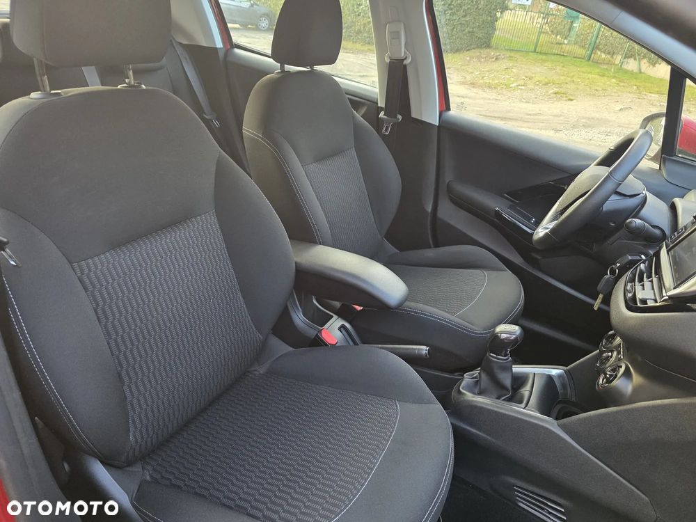 Peugeot 208 - 22