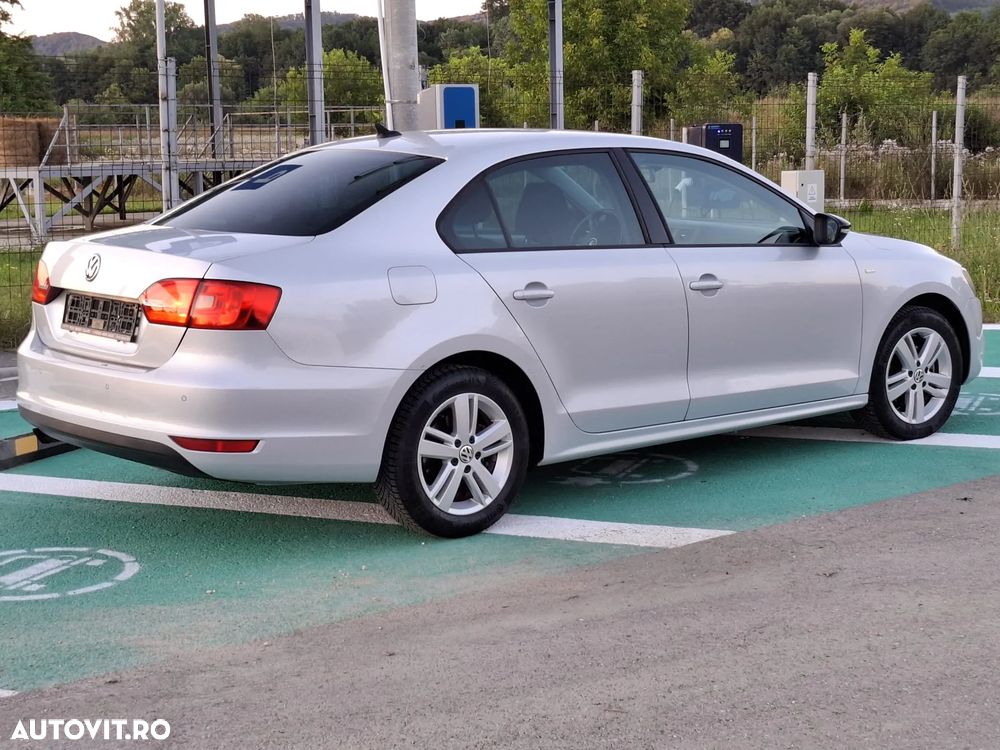 Volkswagen Jetta 1.2 TSI Match - 9