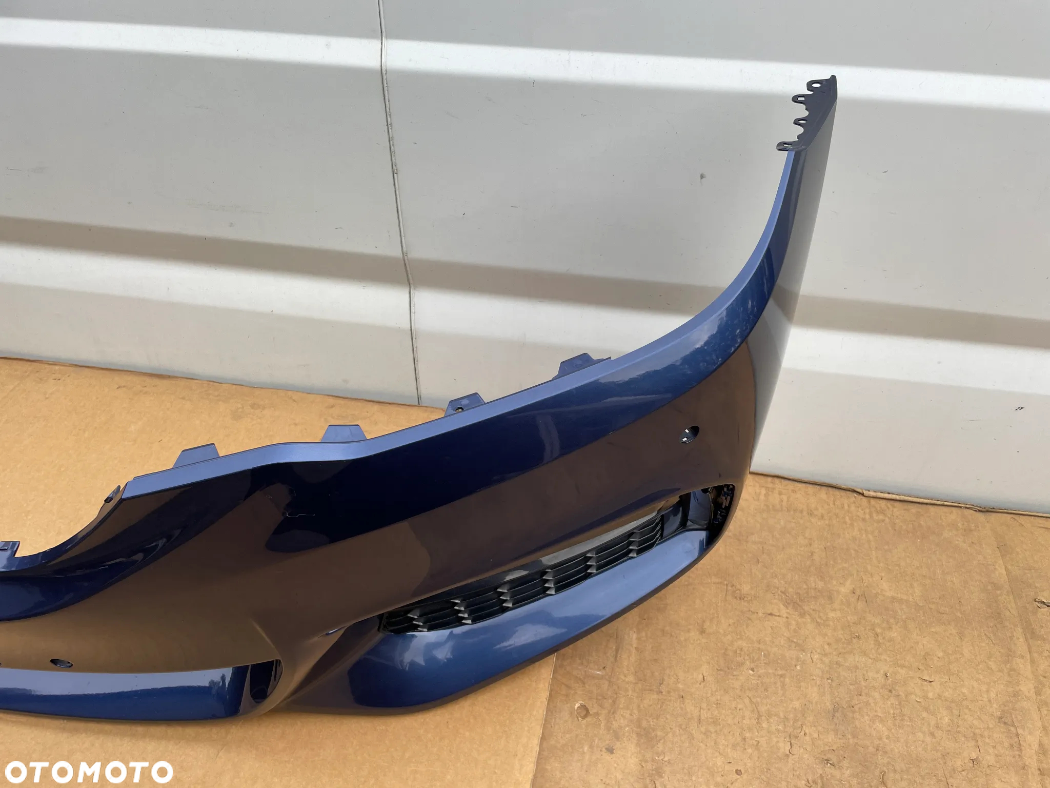 BMW 5 G30 G31 M PAKIET NIEBIESKI ORYGINALNY ZDERZAK PRZEDNI KRATKA POD KAMERĘ 8064928 - 4