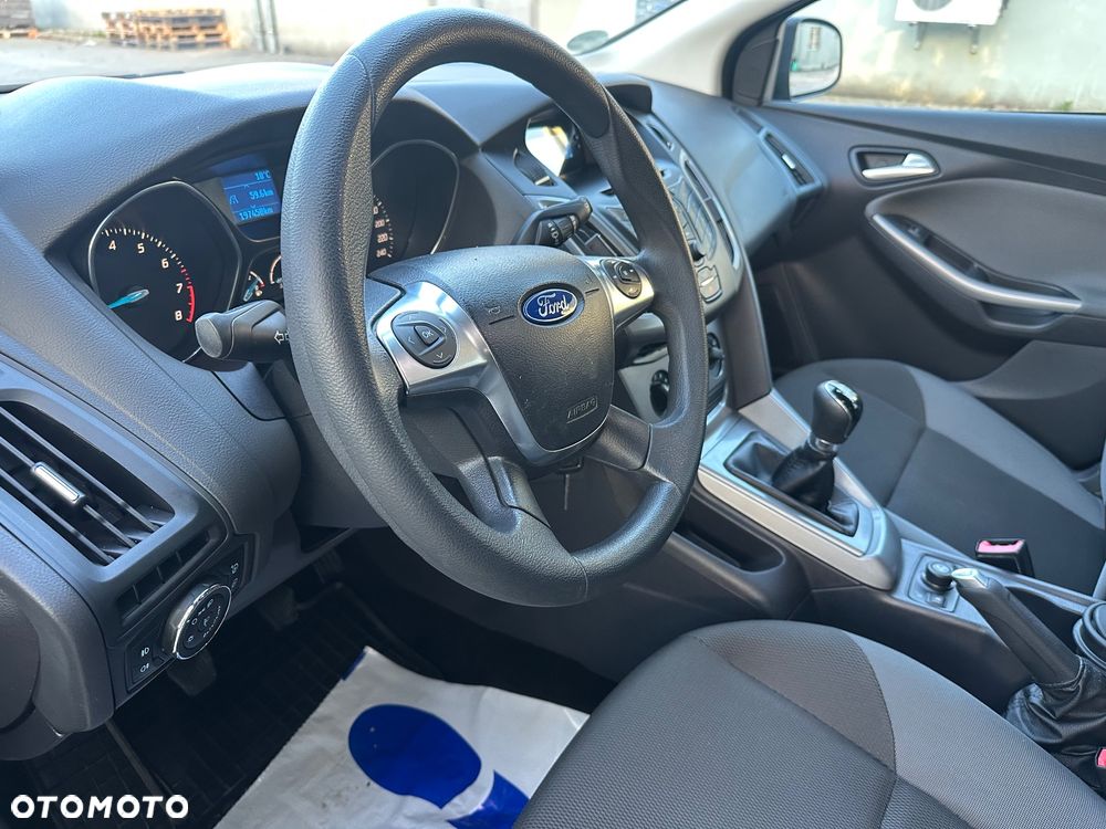 Ford Focus 1.6 Trend Sport - 34
