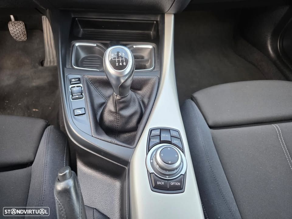 BMW 116 d EDynamics Line Sport — fotografia 9