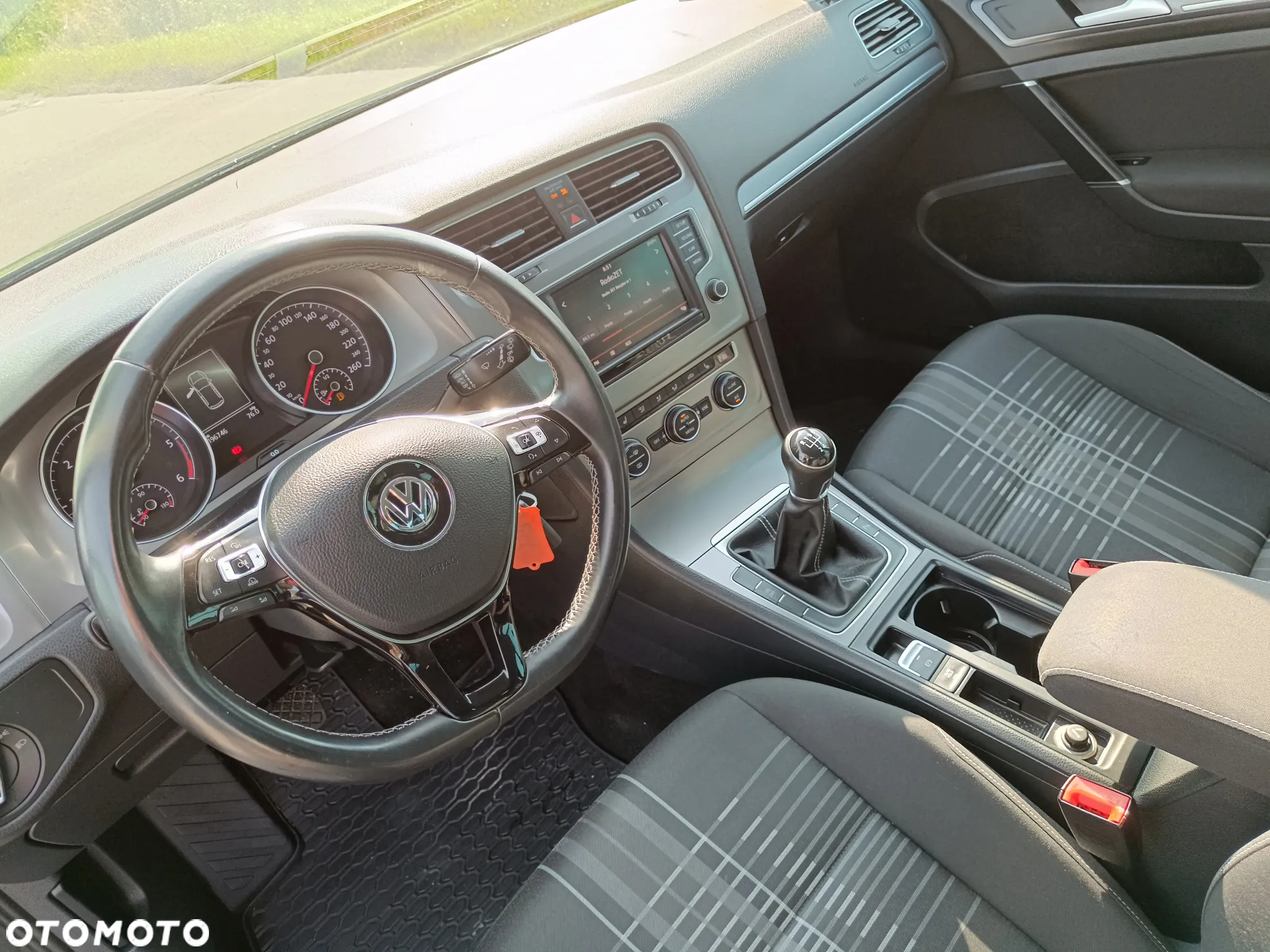 Volkswagen Golf 1.6 TDI BlueMotion Technology Lounge - 16