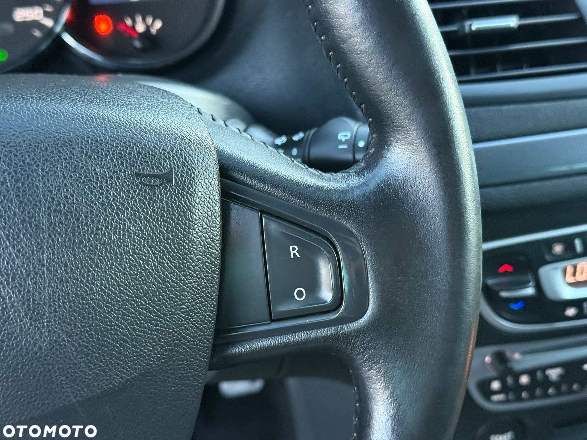 Renault Megane Grandtour TCe 180 GT - 24