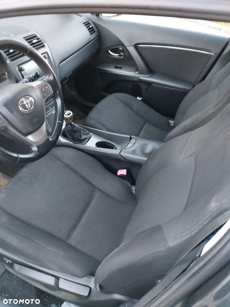 Toyota Avensis 2.0 D-4D Luna - 2