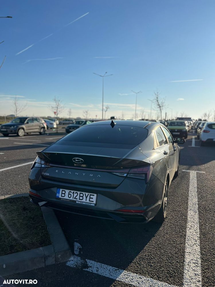 Hyundai Elantra 1.6 l 123 CP CVT Comfort - 6