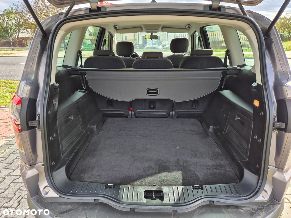 Ford S-Max - 11