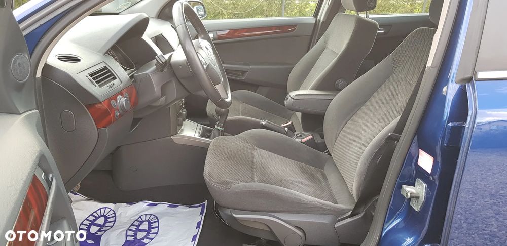 Opel Astra 1.6 NAVI - 18