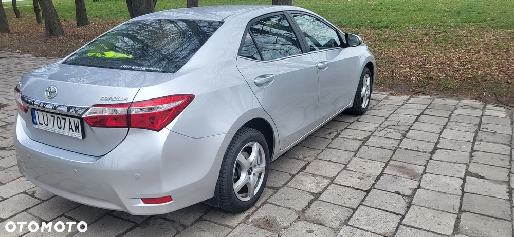 Toyota Corolla 1.6 Premium + - 17