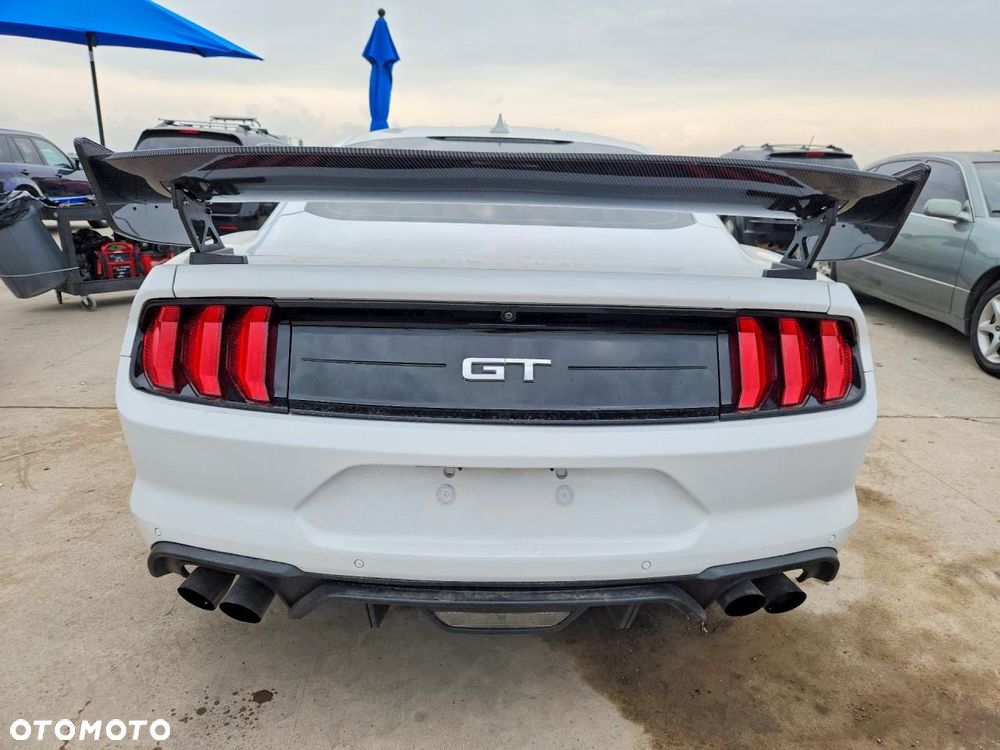Ford Mustang 5.0 V8 GT - 6