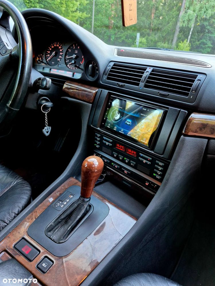 BMW Seria 7 740i - 14