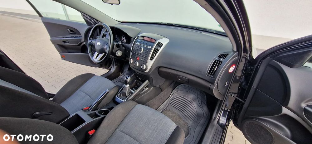 Kia Ceed - 12
