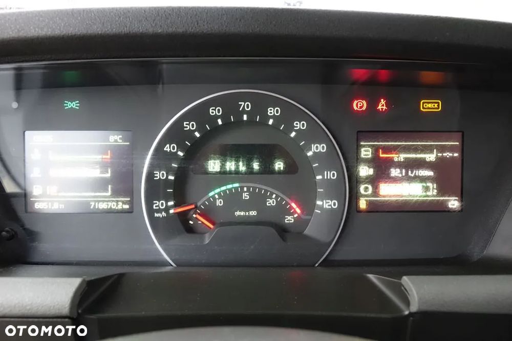 Volvo FH 500 GLOBETROTTER XL / STANDARD/ AUTOMAT / EURO 6 / KLIMATYZACJA POSTOJOWA/ 2 ZBIORNIKI PALIWA - 33