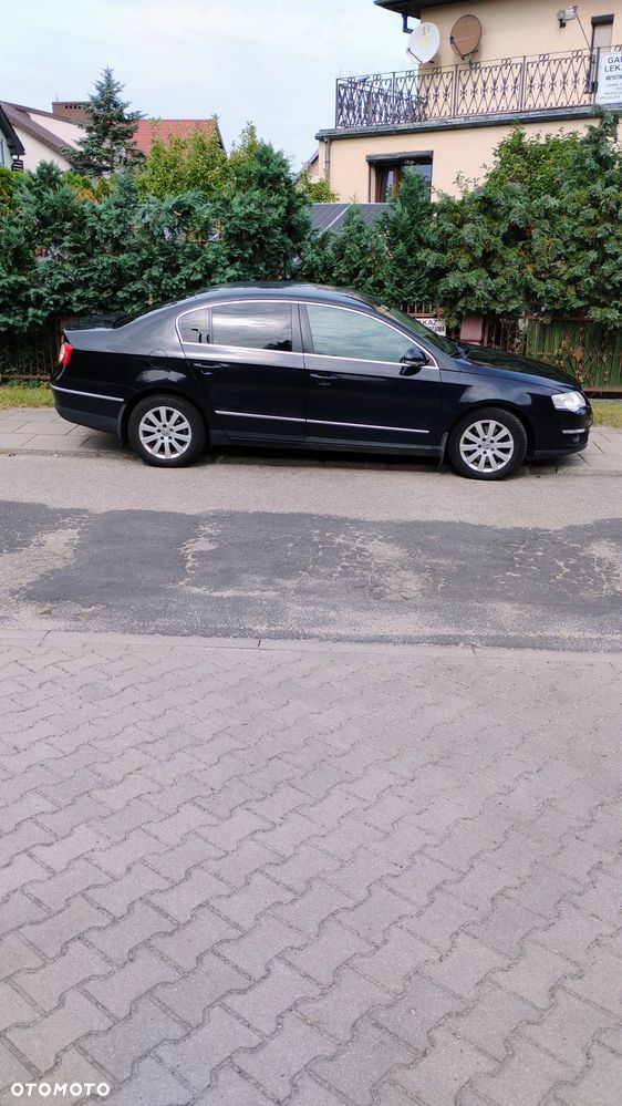 Volkswagen Passat 2.0 FSI Comfortline - 2