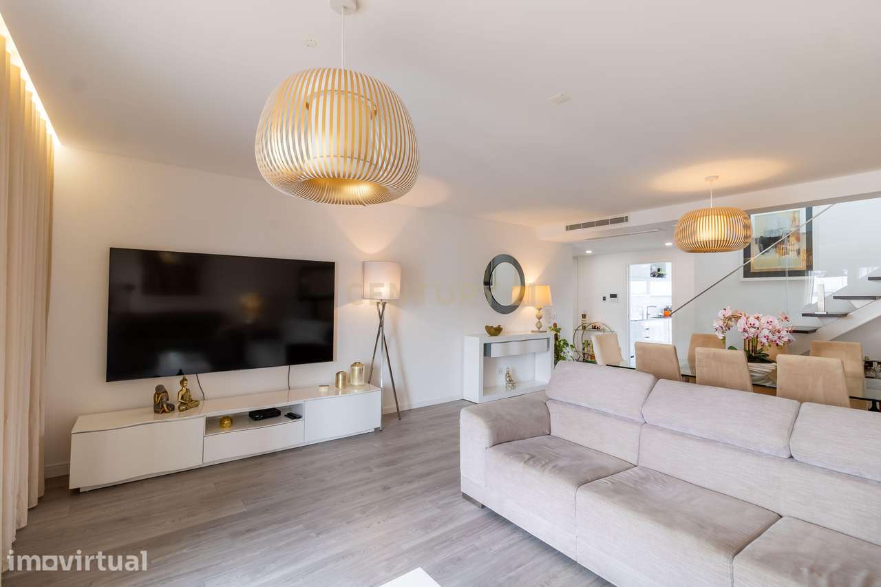 Duplex T4 em Oeiras com terraço e box (3 vagas) - Grande imagem: 4/29