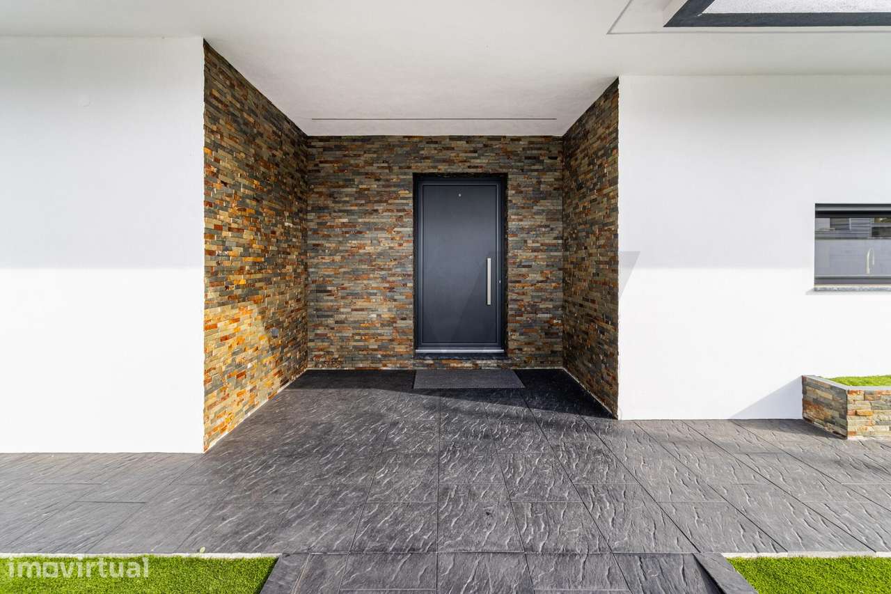 Moradia T3 Térrea de Arquitetura Contemporânea com Piscina Aquecida | - Grande imagem: 5/41