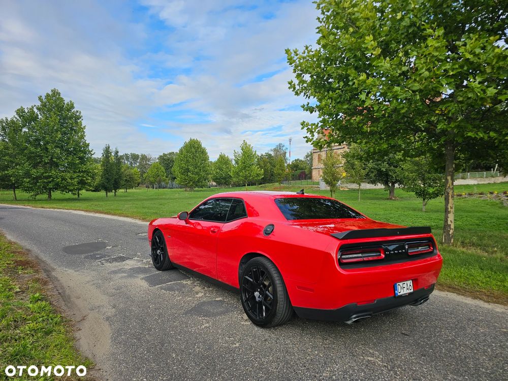Dodge Challenger - 4