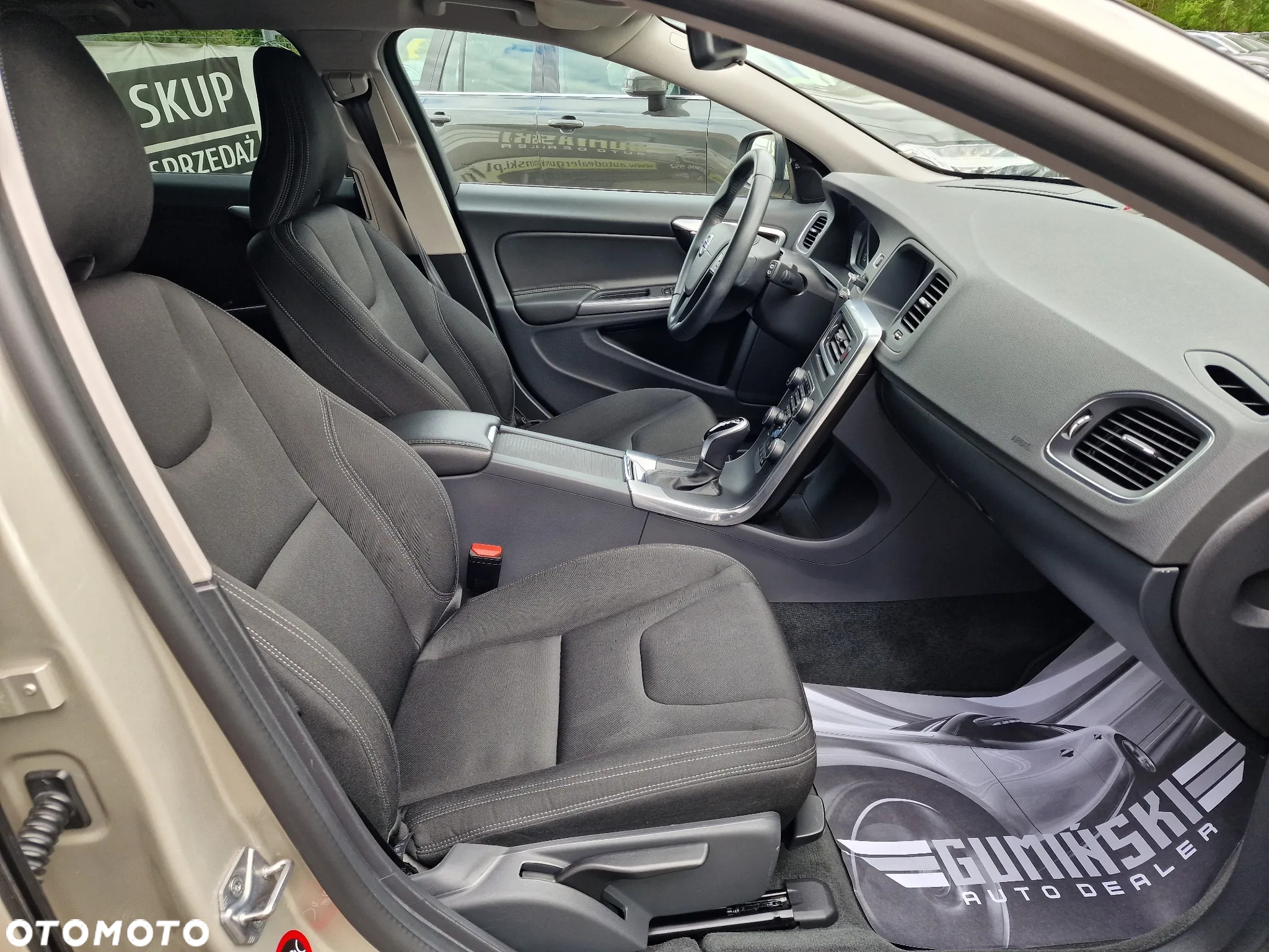 Volvo V60 D2 Geartronic Momentum - 24