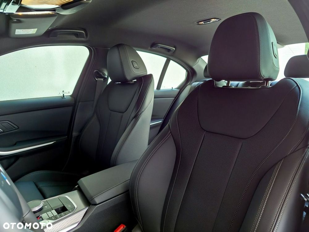 BMW Seria 3 318i M Sport - 16