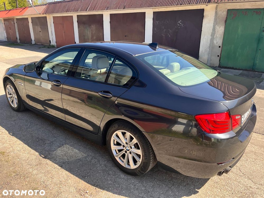 BMW Seria 5 523i - 2