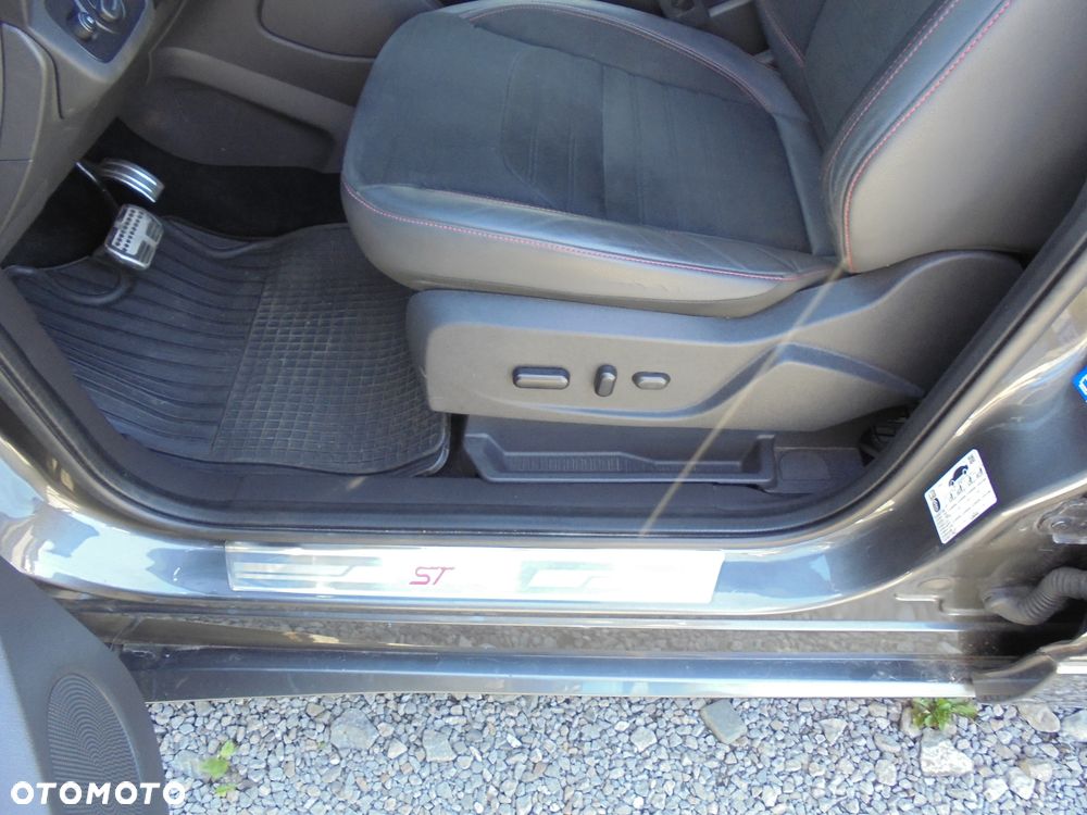 Ford Kuga - 10