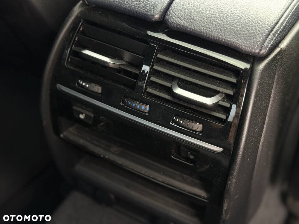 BMW Seria 5 530i xDrive M Sport Edition - 16