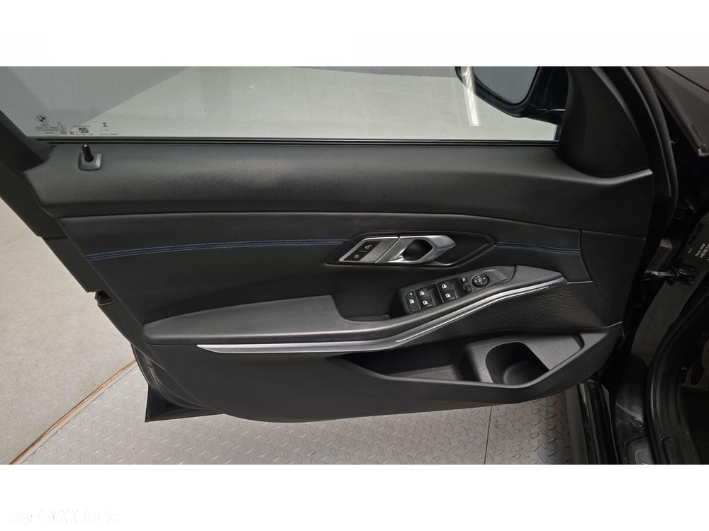 BMW Seria 3 320d xDrive mHEV M Sport - 17
