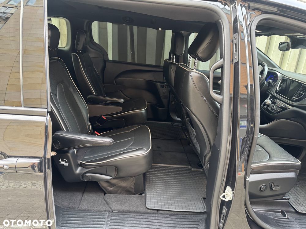 Chrysler Pacifica - 30