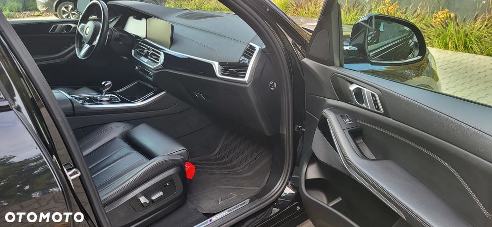 BMW X5 M M50i - 11