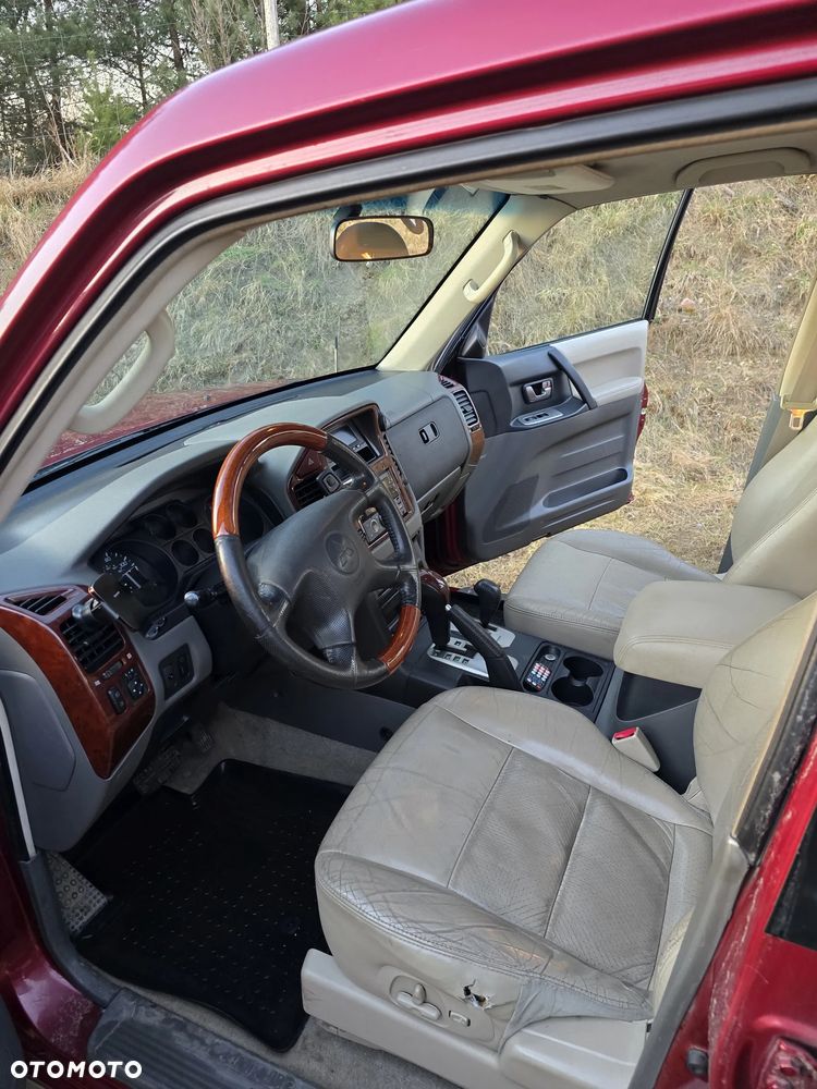 Mitsubishi Montero - 14