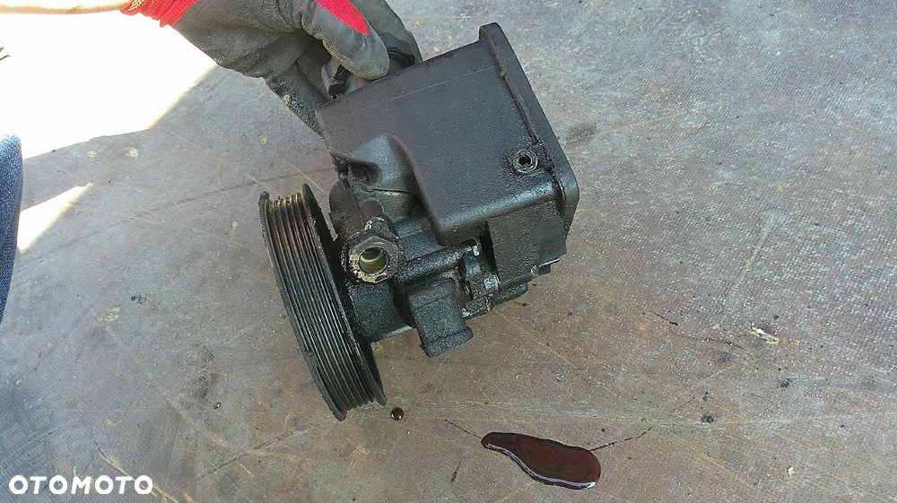 MERCEDES SPRINTER 906 2.2 CDI POMPA WSPOMAGANIA - 2