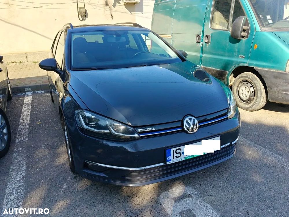 Volkswagen Golf - 1